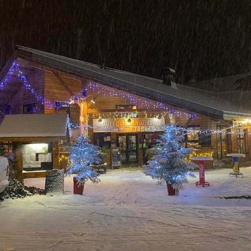 Eating And Drinking In St.Jean D'Aulps - L'Etabli in the snow