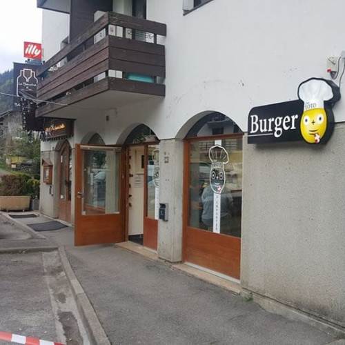 Eating And Drinking In St.Jean D'Aulps - Chez Toto burger place