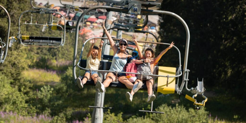 Portes du soleil Multipass - kids on Chairlift