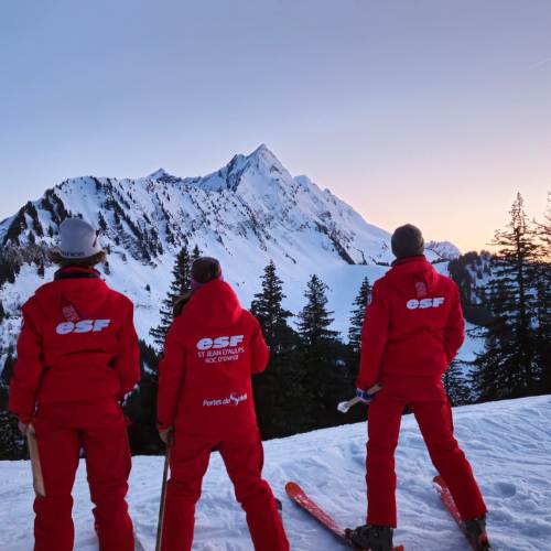 Ski-And-Snowboard-Lessons-At-Roc-dEnfer- ESF instructors